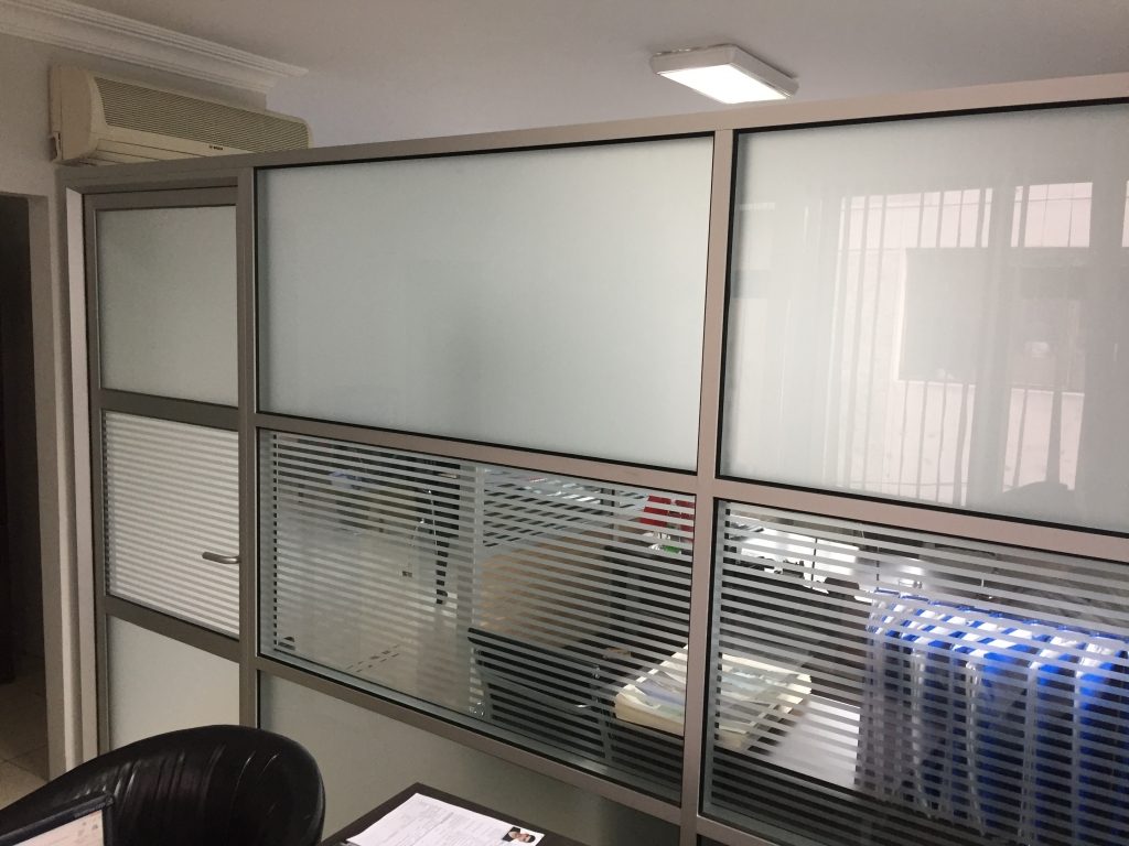 Yatay Cam Ofis Bölme Duvar Sistemi Silent
